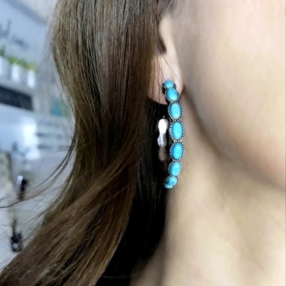 Stunning Turquoise and Silver Tone Western Style Hoop Earrings - Picture 4 of 5